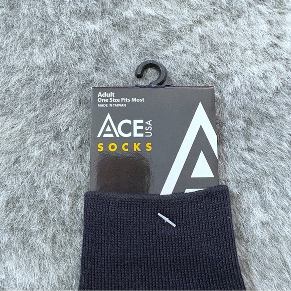 NWT Big Foot Sasquatch Socks - Picture 5 of 7